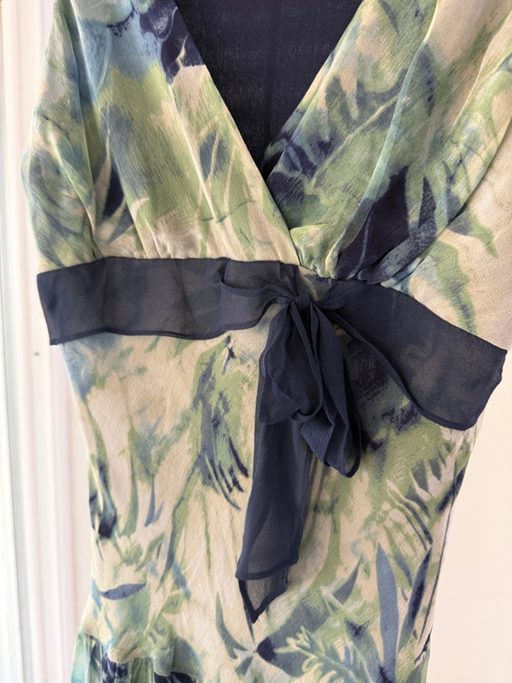 jonathan martin Green and Navy Floral V-Neck Tiered Midi Dress 100% silk - Picture 3 of 7